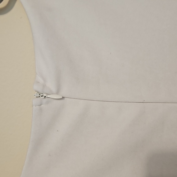 Belongsci White sleeveless cut put on the sides dress - Picture 6 of 7